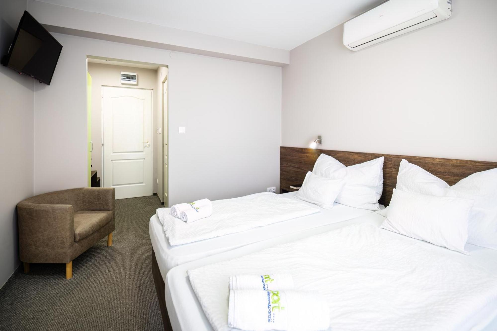 Port Etterem&Panzio Bed & Breakfast Balatonmáriafürdő Exterior foto