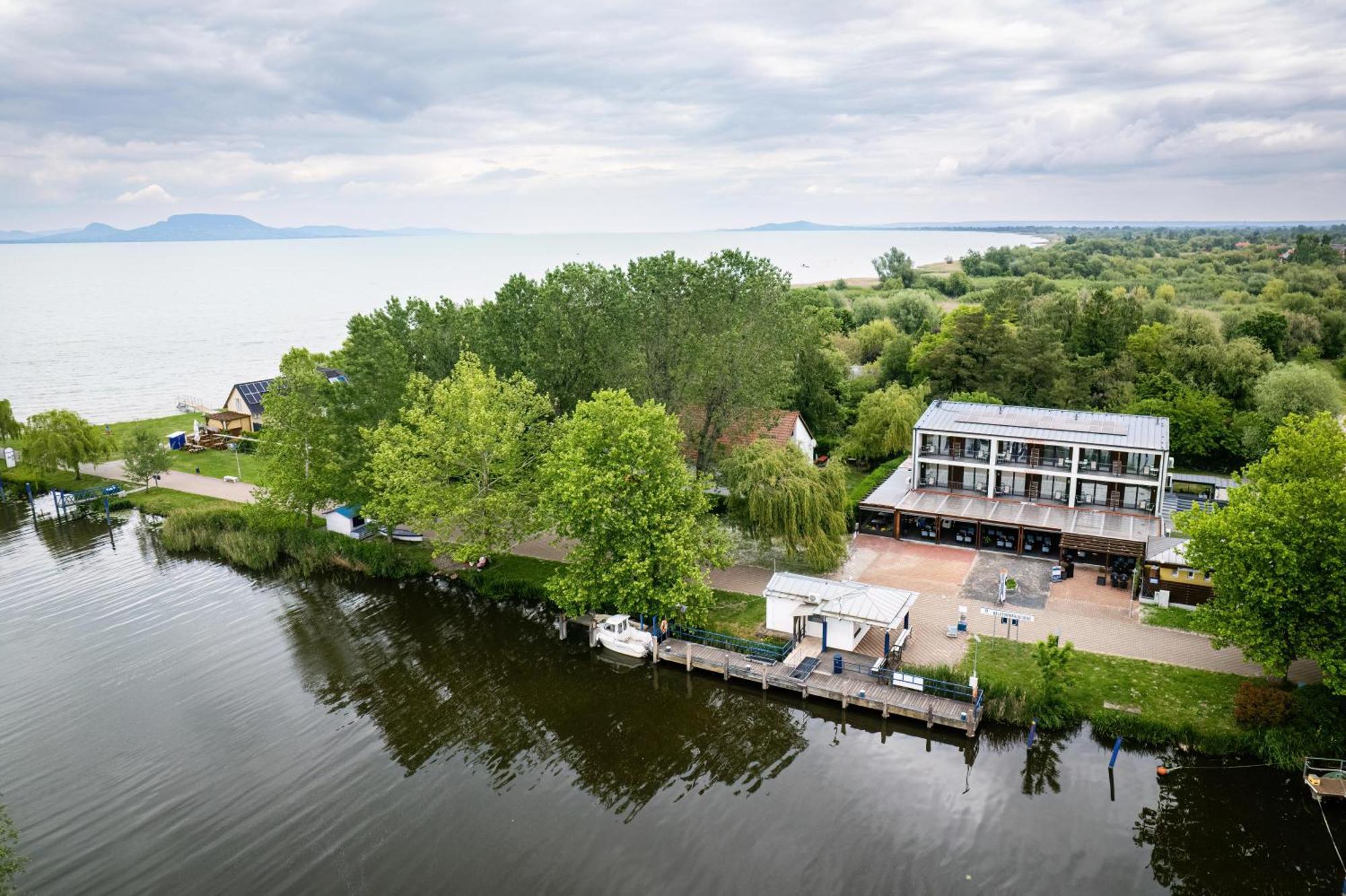 Port Etterem&Panzio Bed & Breakfast Balatonmáriafürdő Exterior foto