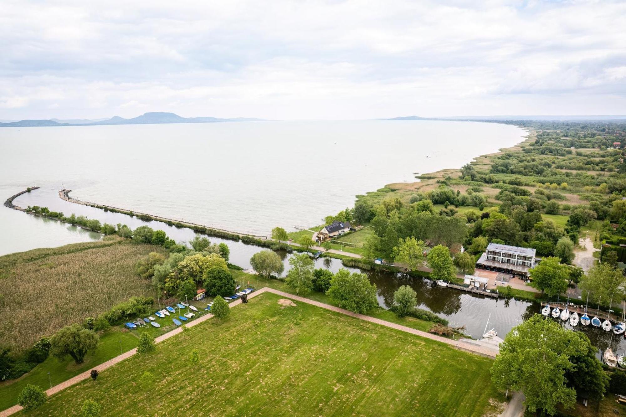 Port Etterem&Panzio Bed & Breakfast Balatonmáriafürdő Exterior foto