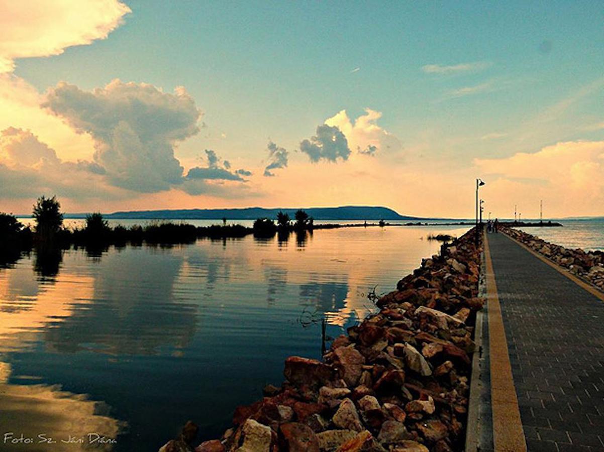 Port Etterem&Panzio Bed & Breakfast Balatonmáriafürdő Exterior foto
