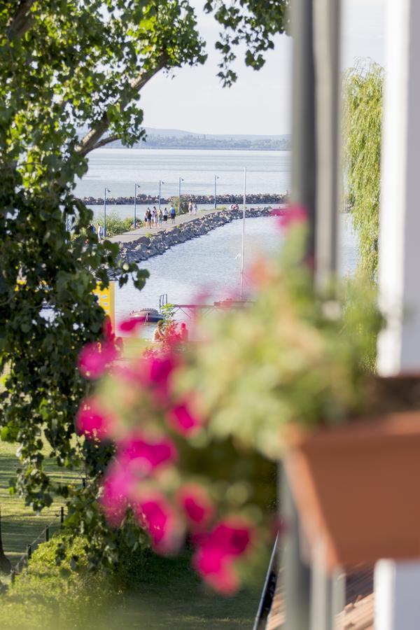 Port Etterem&Panzio Bed & Breakfast Balatonmáriafürdő Exterior foto